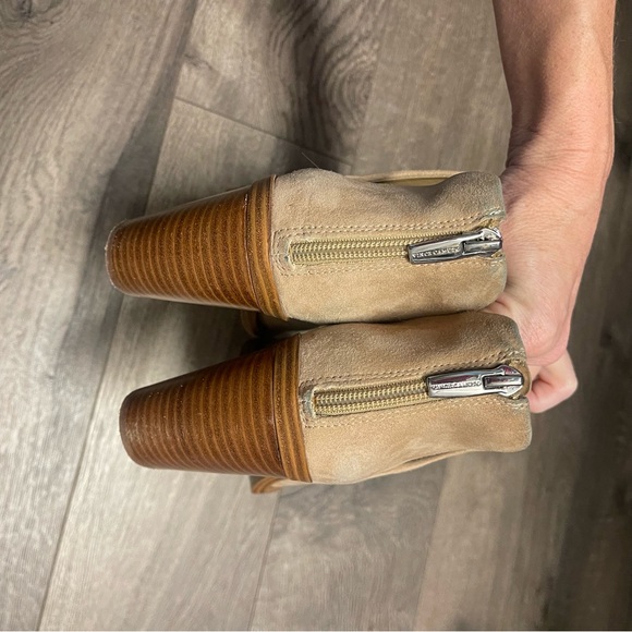 Vince camuto gigietta tan suede ankle booties cut out 7.5 - Picture 8 of 9